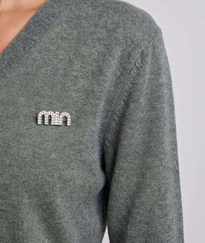 Pull col V femme kaki Miulo en maille fine avec broche en strass
