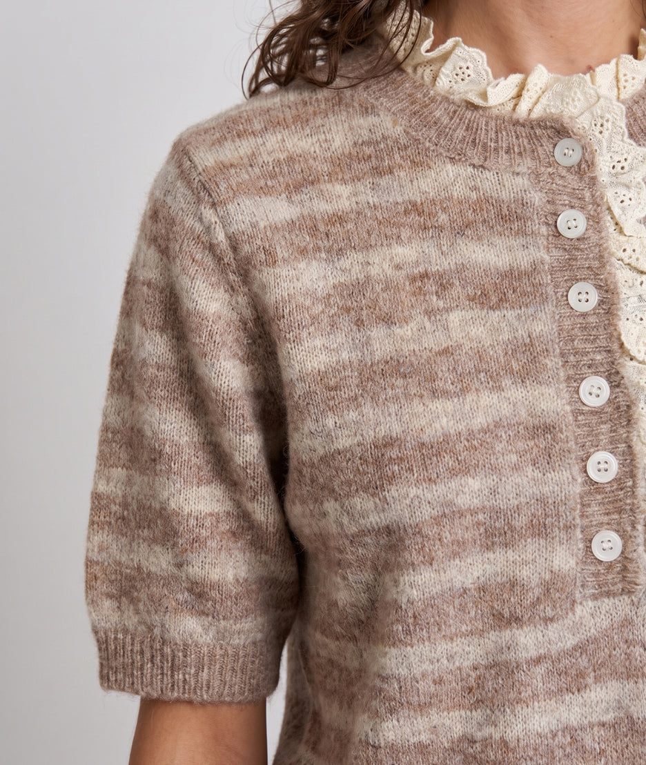 Pull manches courtes femme Salva beige à rayures avec col et détails en dentelle