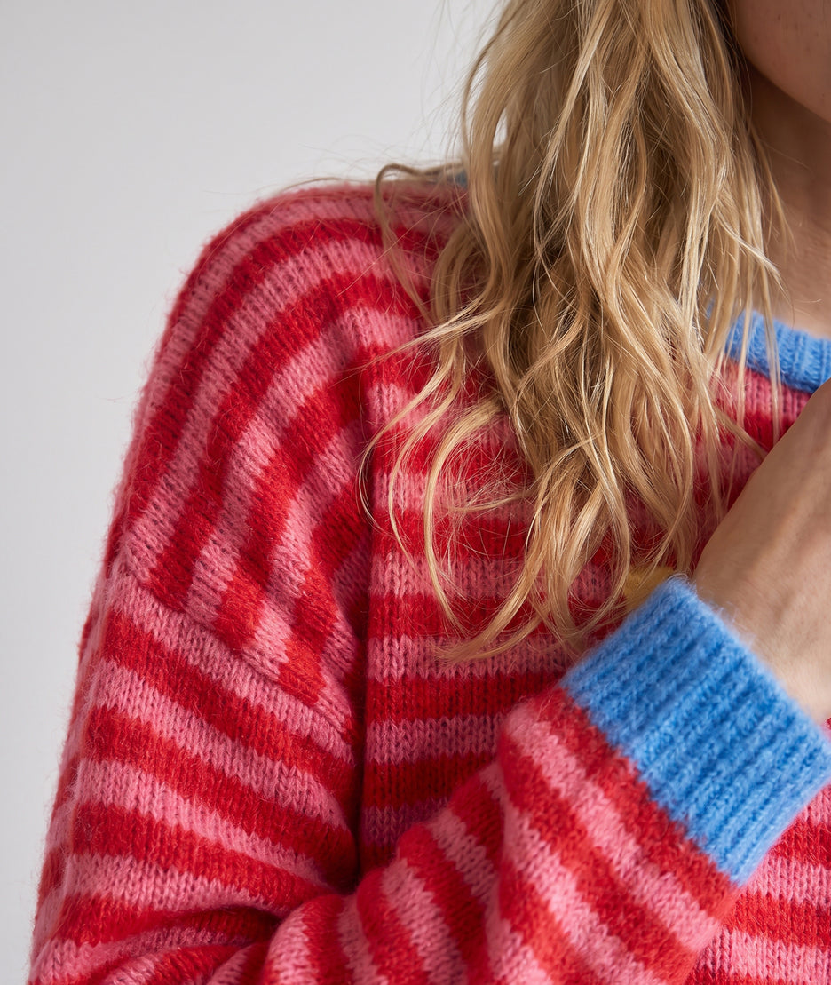 Pull Iconic femme à rayures rouges roses et bleu ciel detail épaule