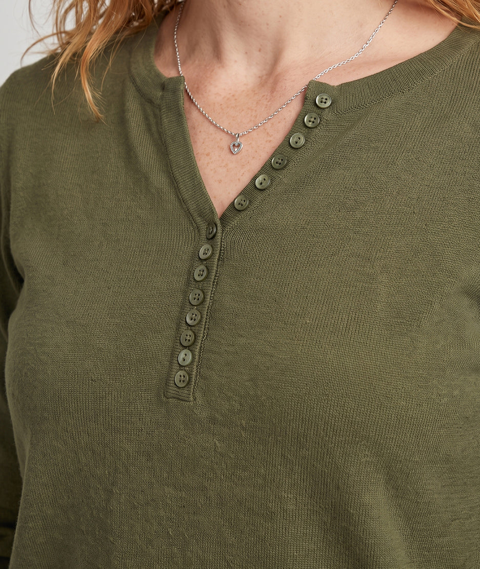 Pull col V femme Suzanna kaki en maille fine avec boutons