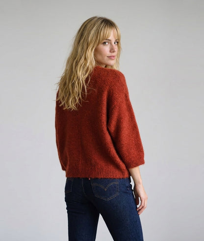 Pull en maille duveteuse brique Vicky col V femme à coupe ample et manches 3/4 chauve-souris