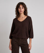 Pull en maille duveteuse choco Vicky col V femme à coupe ample et manches 3/4 chauve-souris