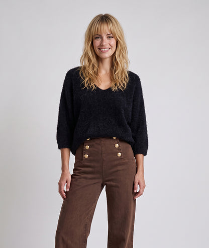Pull en maille duveteuse noir Vicky col V femme à coupe ample et manches 3/4 chauve-souris