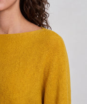 Pull manches longues femme Violona ocre coupe ample col bateau manches chauve-souris et poignets à volants