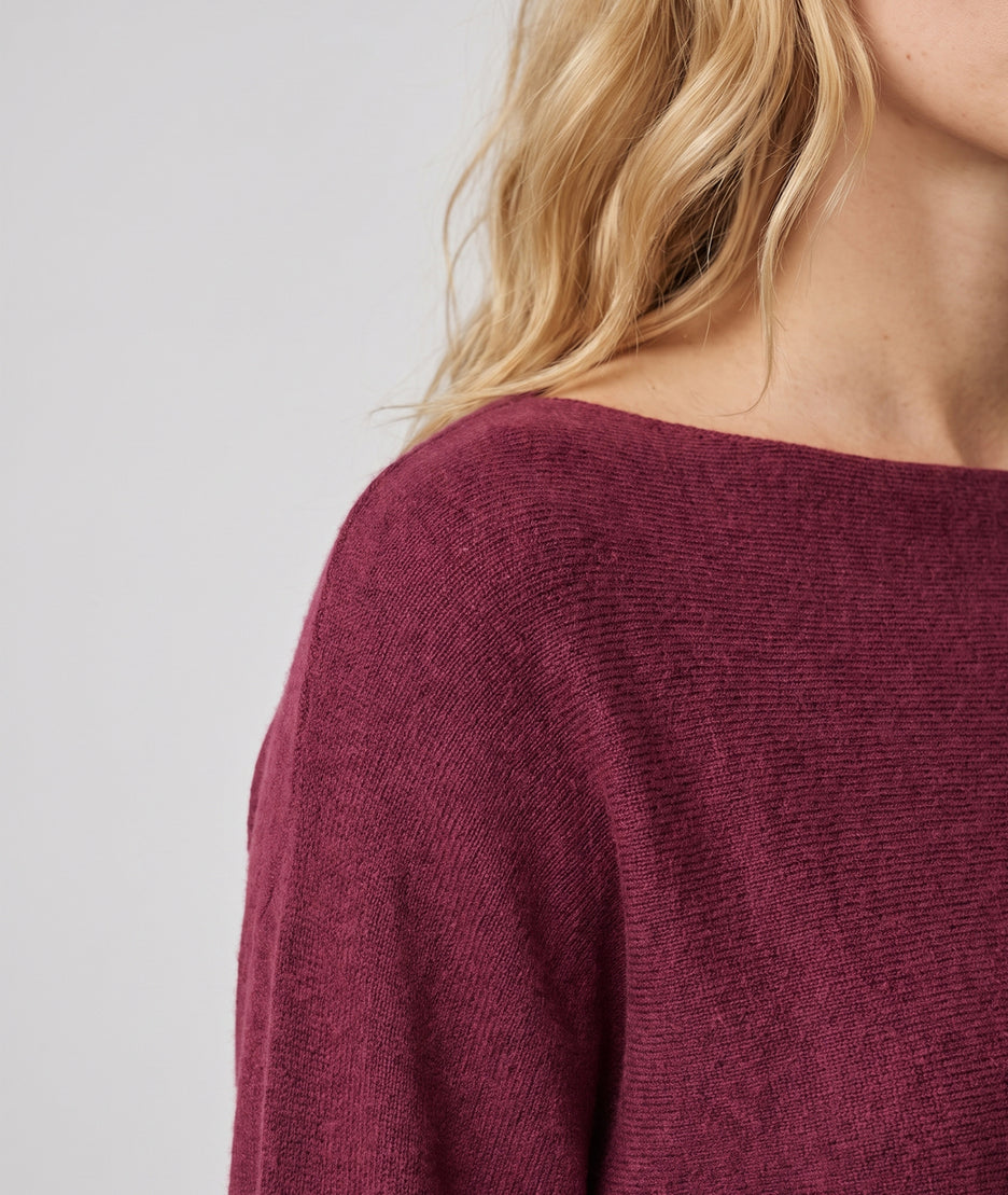 Pull manches longues femme Violona prune coupe ample col bateau manches chauve-souris et poignets à volants