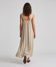 Robe longue Bij beige ample avec bretelles bijoux dorés — marque Carnaby