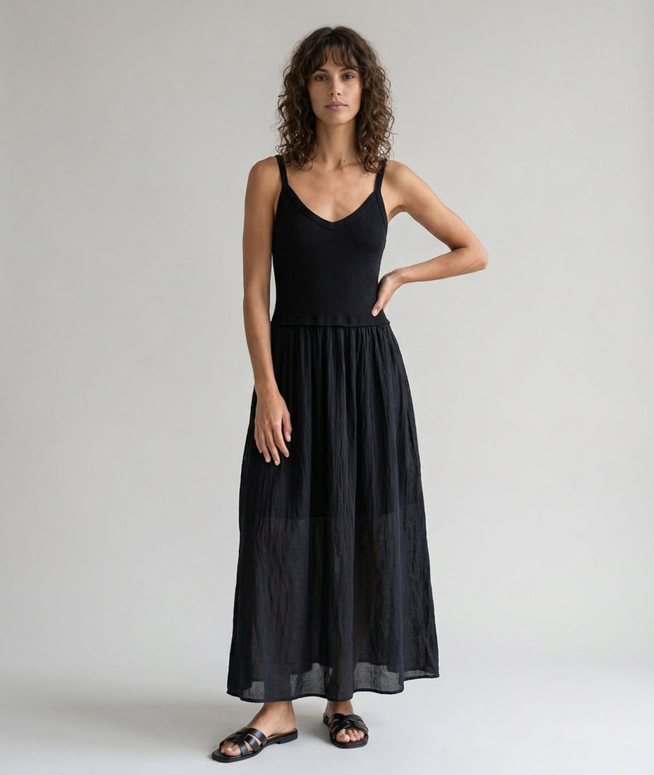 Robe longue Fina noire face - Carnaby