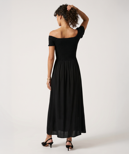 Robe Laura noir portée dos épaules nues jupe longue — look soirée Carnaby