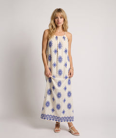 Robe Terry blanc-bleu maxi médaillons brodés bretelles fines face - Carnaby