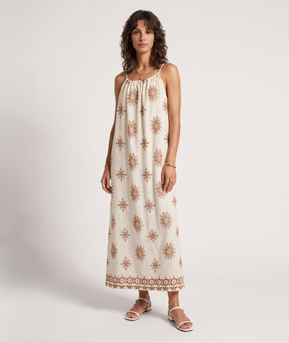 Robe Terry blanc/camel maxi médaillons brodés bretelles fines face - Carnaby