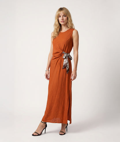 Robe longue habillée Tyna avec foulard couleur brique