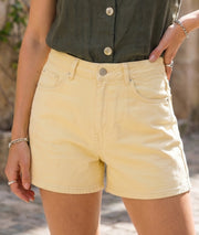 Short Lara jaune jean taille haute mom short face, Carnaby