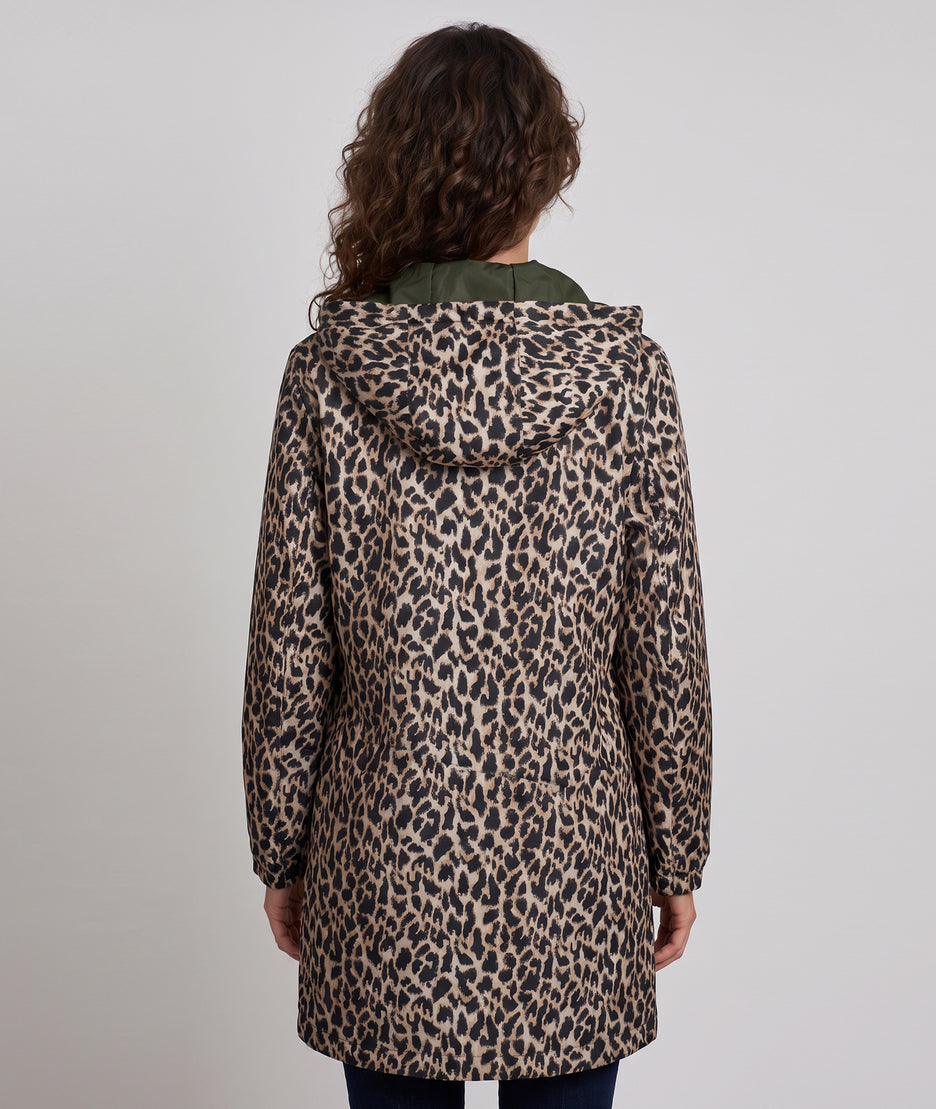 Trench réversible léopard femme Léa porté côté léopard avec capuche