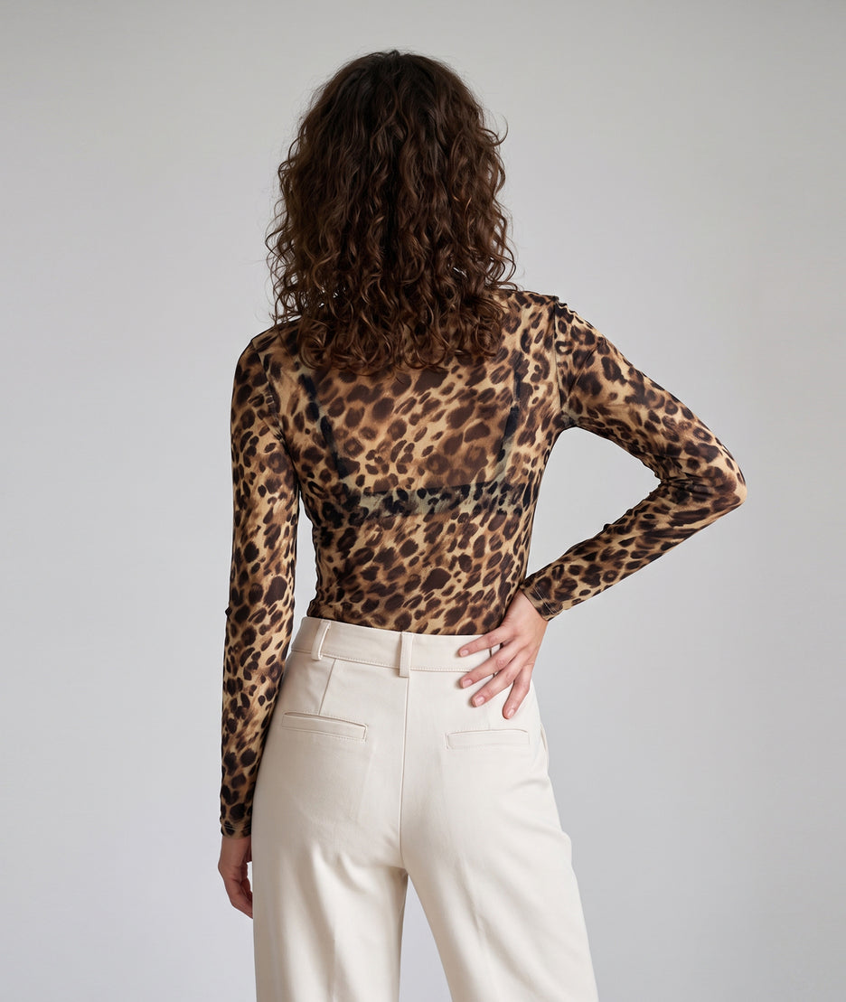 Body en résille léopard manches longues femme Tyna choco porté avec pantalon écru