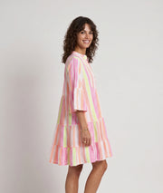 Robe Andre blanc portée côté volume festif — look été boho Carnaby
