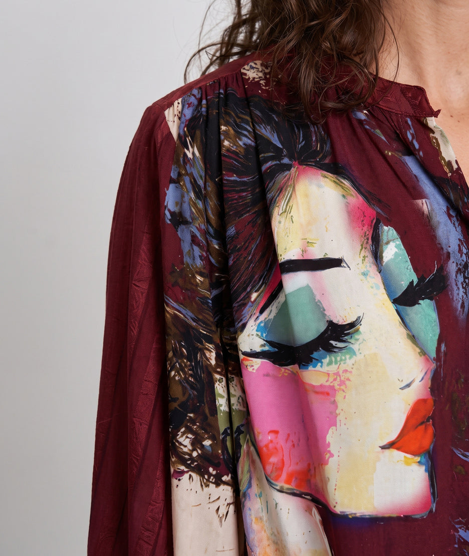Chemise à motifs Matis bordeau femme avec visages colorés, col mao et manches longues