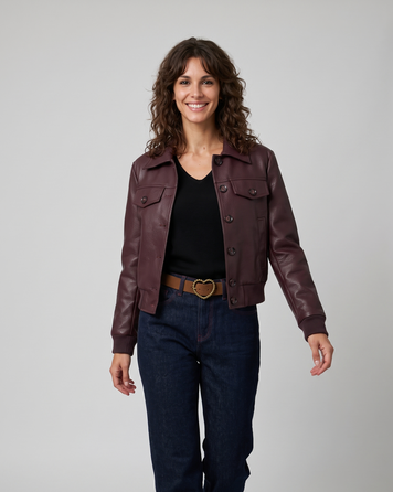 Veste courte femme en similicuir bordeau à col chemise vue de face